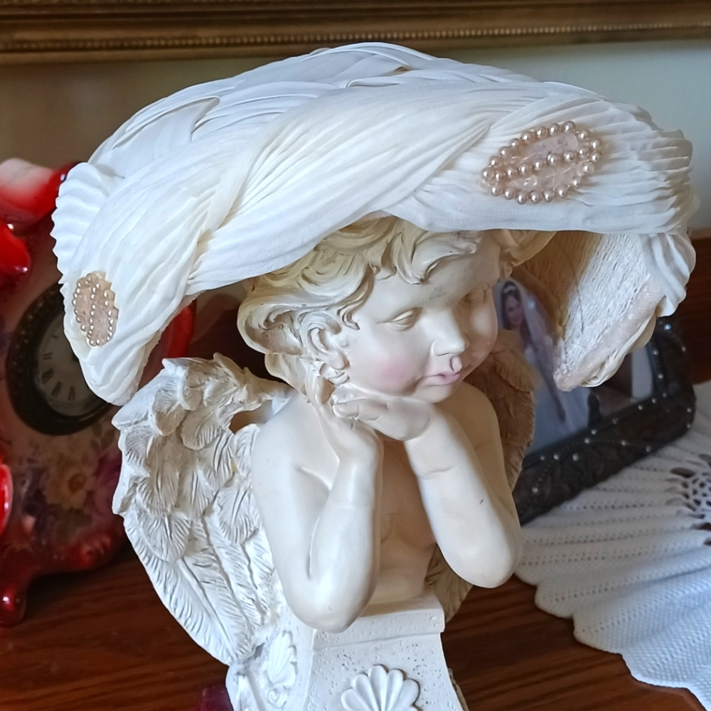 ADORABLE,  WOVEN TURBAN STYLED VINTAGE HAT!